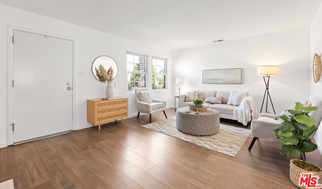 8837 De Haviland Ave, Los Angeles CA  90045-4116 exterior