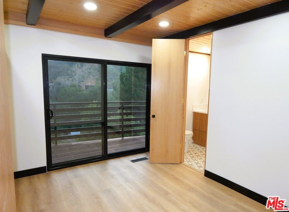 8750 Skyline Dr, Los Angeles CA  90046-1422 exterior