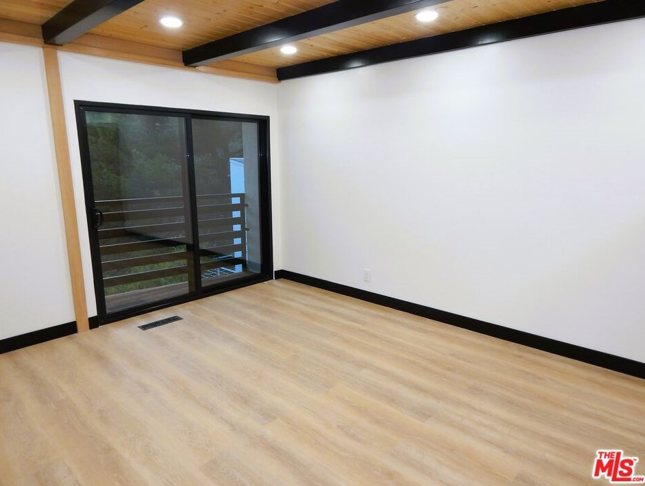 8750 Skyline Dr, Los Angeles CA  90046-1422 exterior