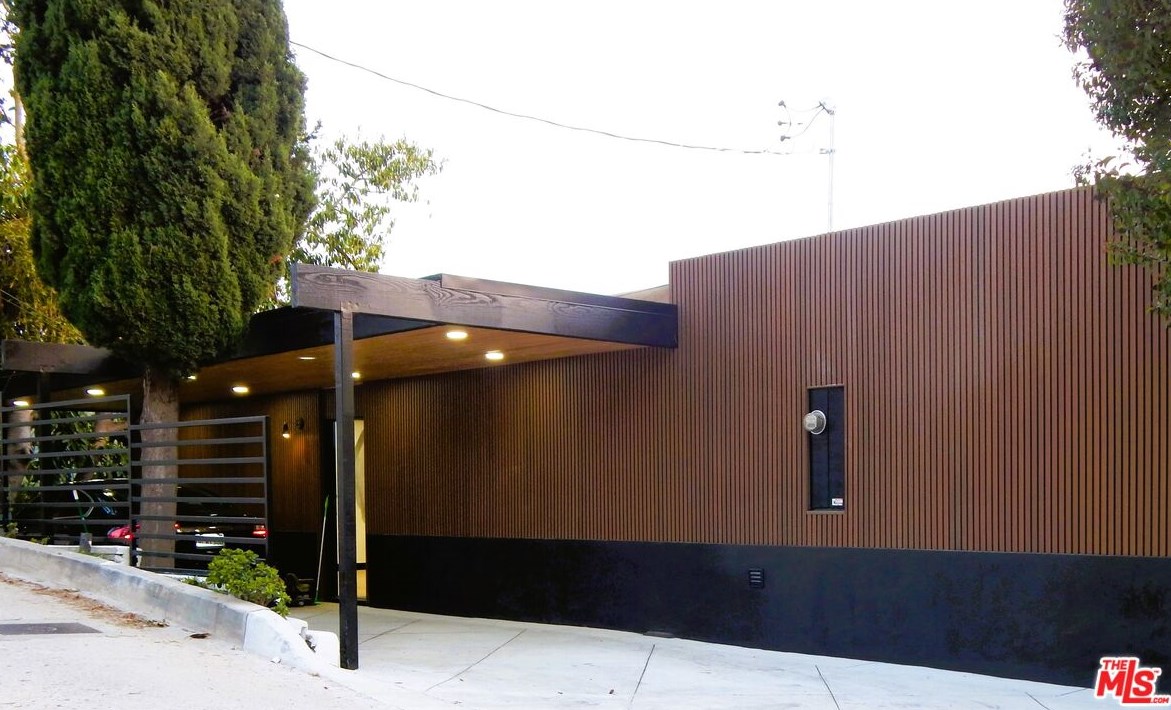 8750 Skyline Dr, Los Angeles CA  90046-1422 exterior