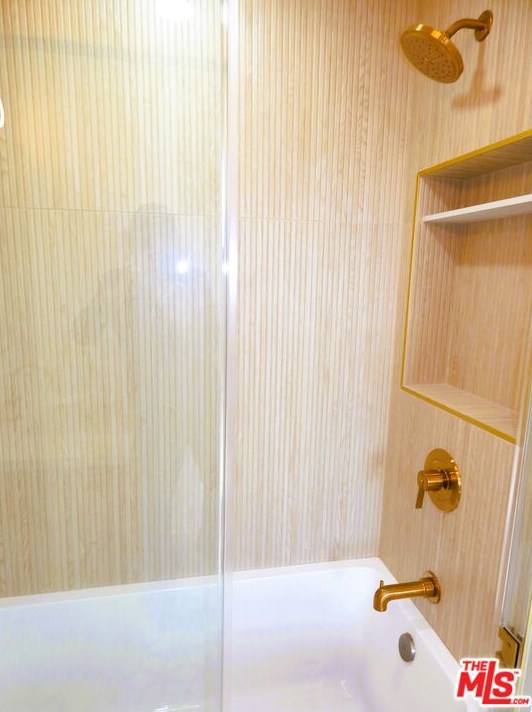 8750 Skyline Dr, Los Angeles CA  90046-1422 exterior