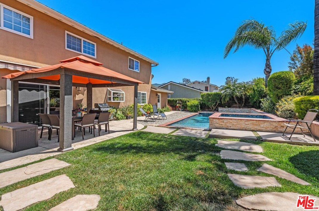 247 Fallbrook Ave, Thousand Oaks CA 91320-4255 exterior