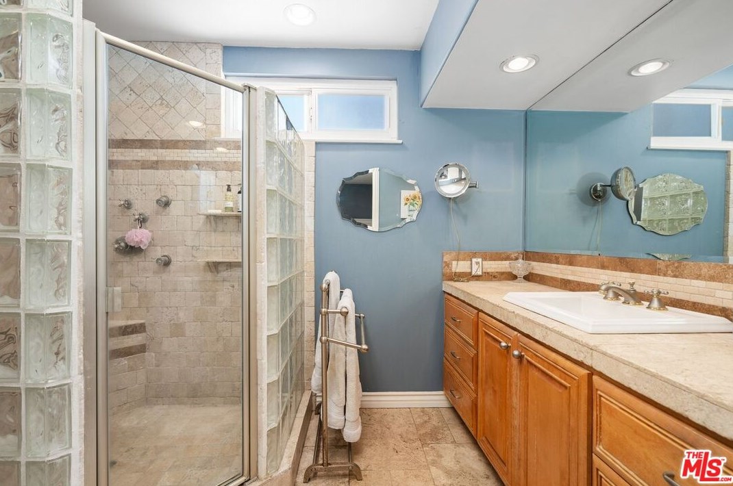 247 Fallbrook Ave, Thousand Oaks CA 91320-4255 exterior