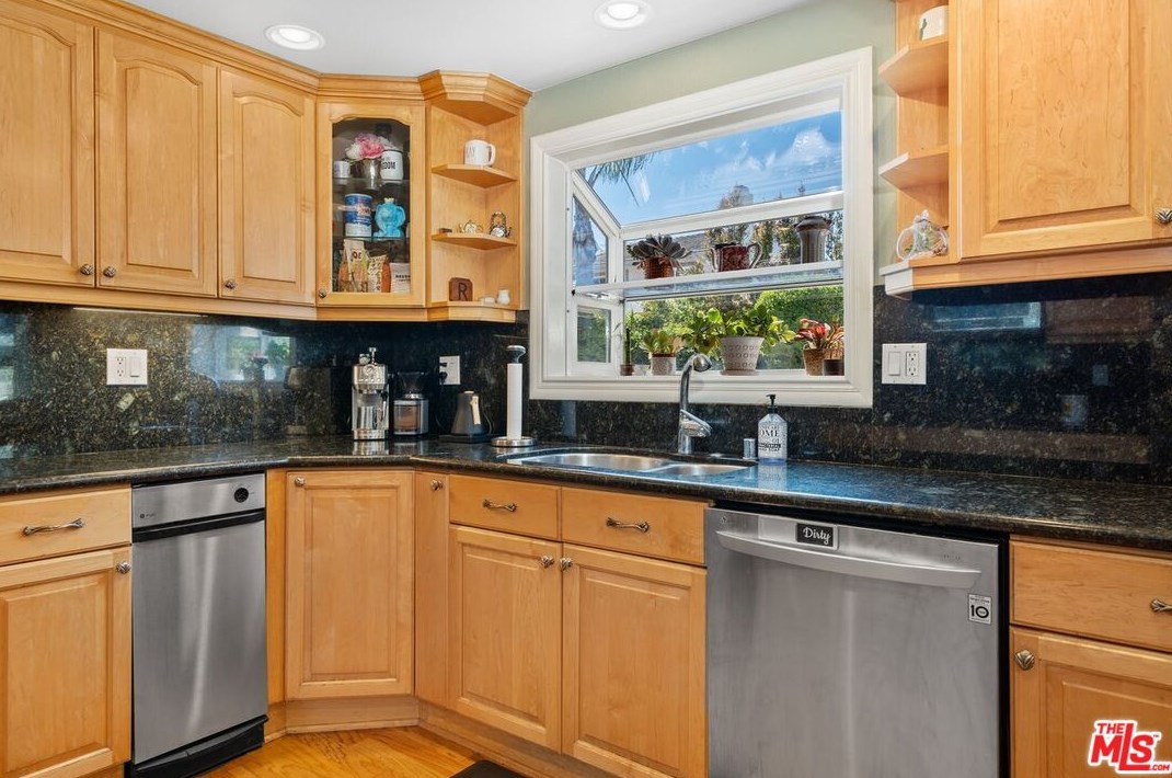 247 Fallbrook Ave, Thousand Oaks CA 91320-4255 exterior