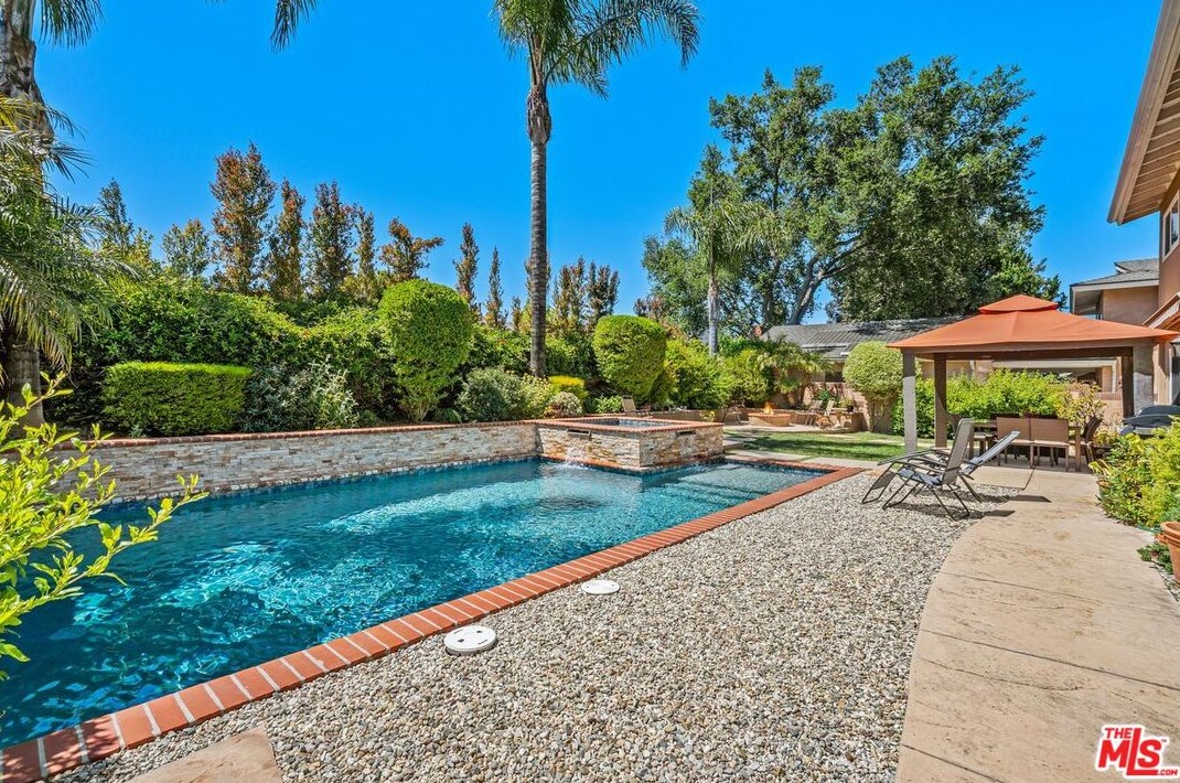 247 Fallbrook Ave, Thousand Oaks CA 91320-4255 exterior