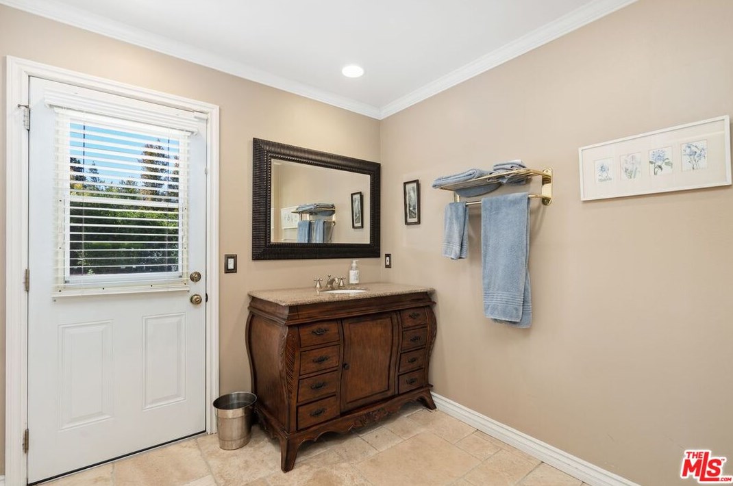 247 Fallbrook Ave, Thousand Oaks CA 91320-4255 exterior