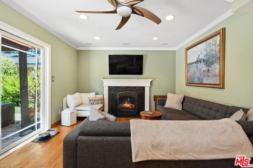 247 Fallbrook Ave, Thousand Oaks CA 91320-4255 exterior