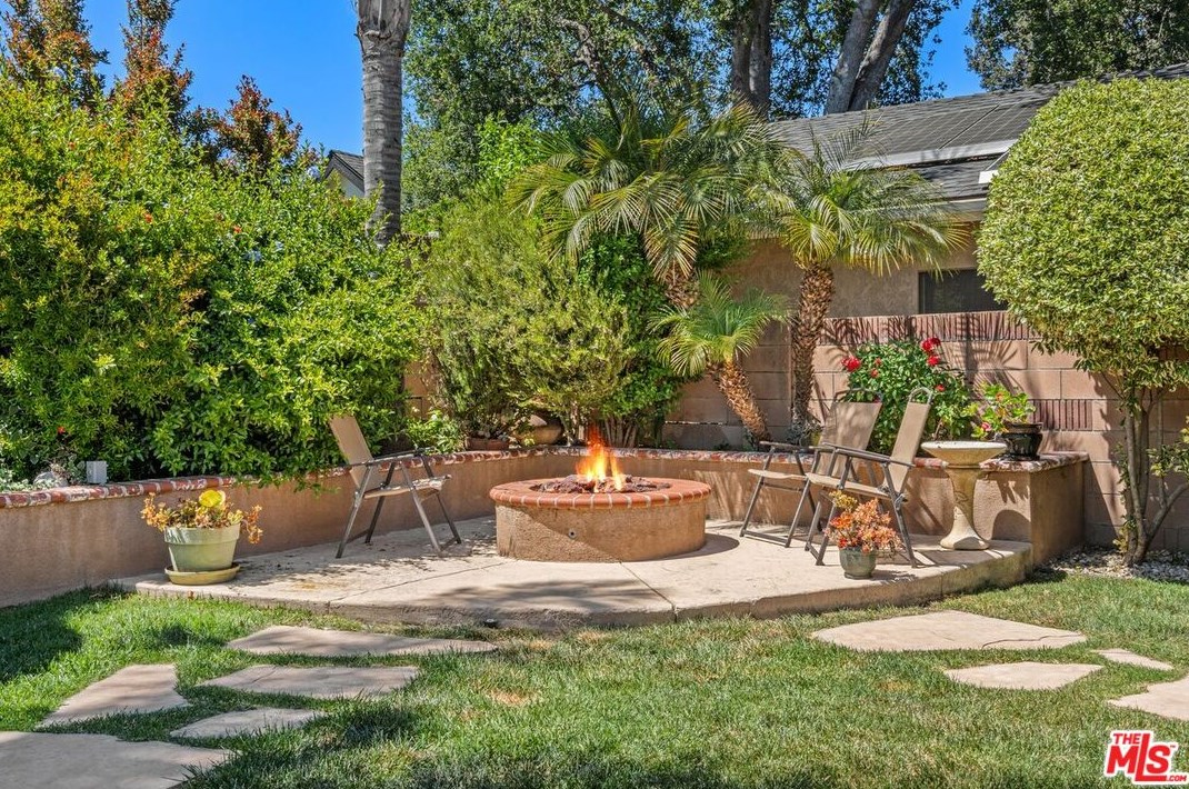 247 Fallbrook Ave, Thousand Oaks CA 91320-4255 exterior