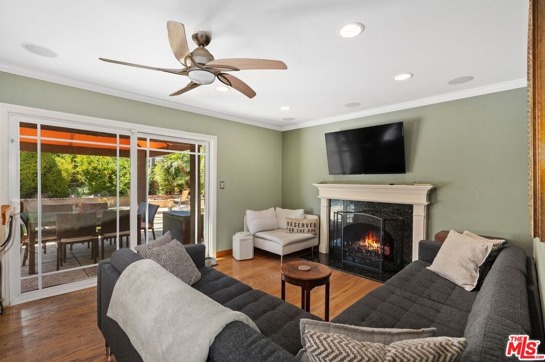 247 Fallbrook Ave, Thousand Oaks CA 91320-4255 exterior