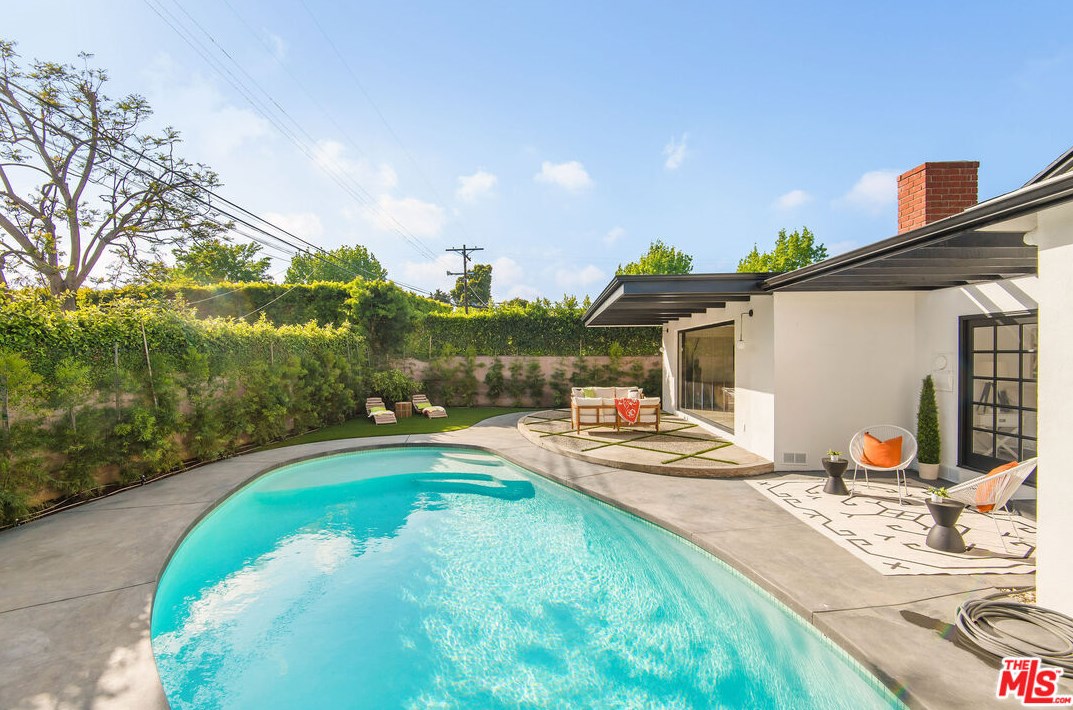 3207 Corinth Ave, Los Angeles CA  90066-1310 exterior