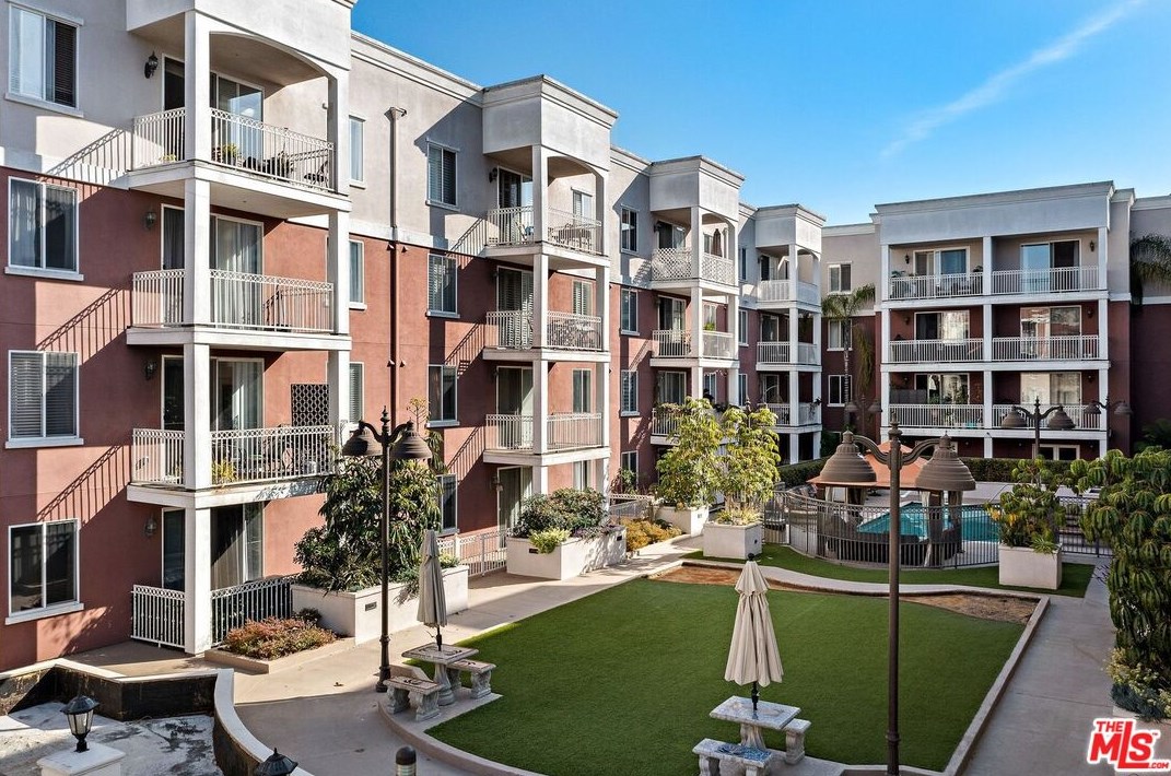 3740 Santa Rosalia Dr #317, Los Angeles, CA 90008