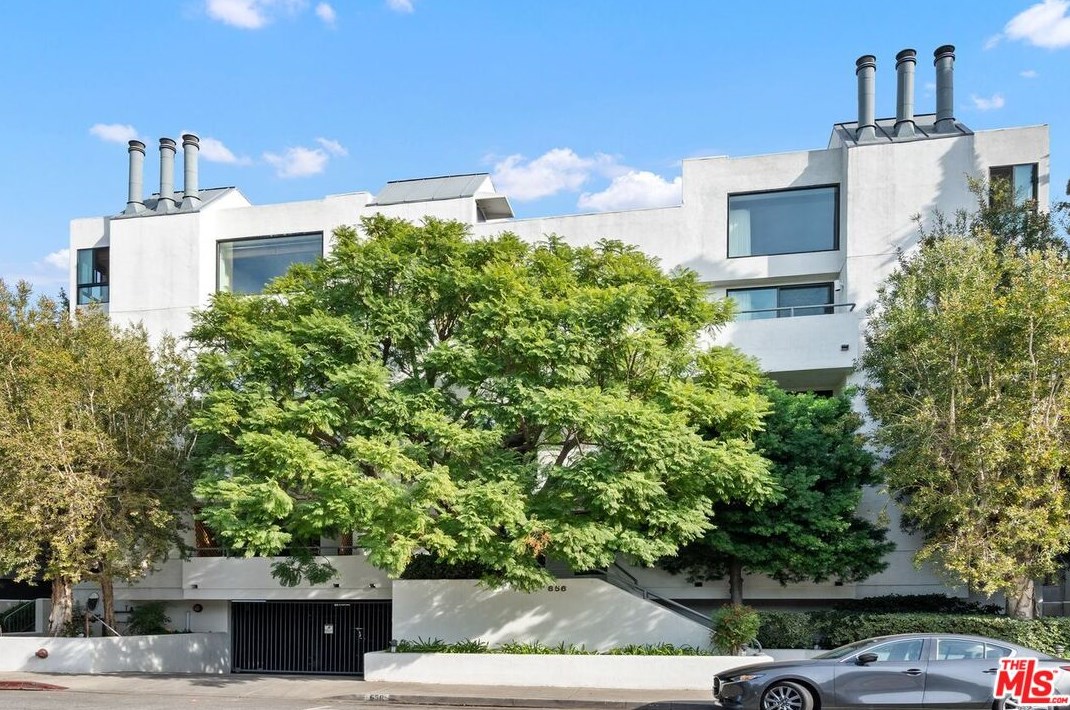 656 N W Knoll Dr #203, Los Angeles, CA 90069