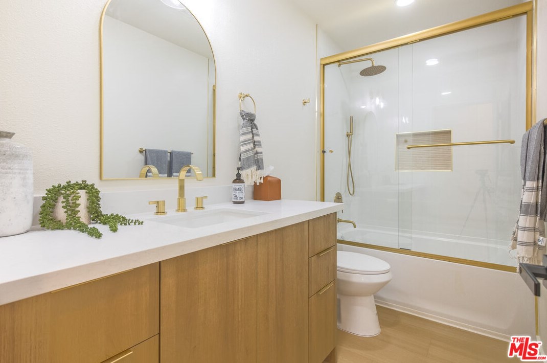 2433 238 St, Torrance CA  90505-4510 exterior