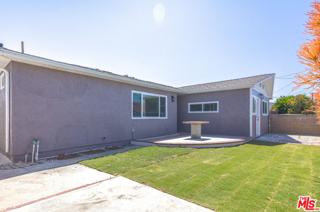 2433 238 St, Torrance CA  90505-4510 exterior