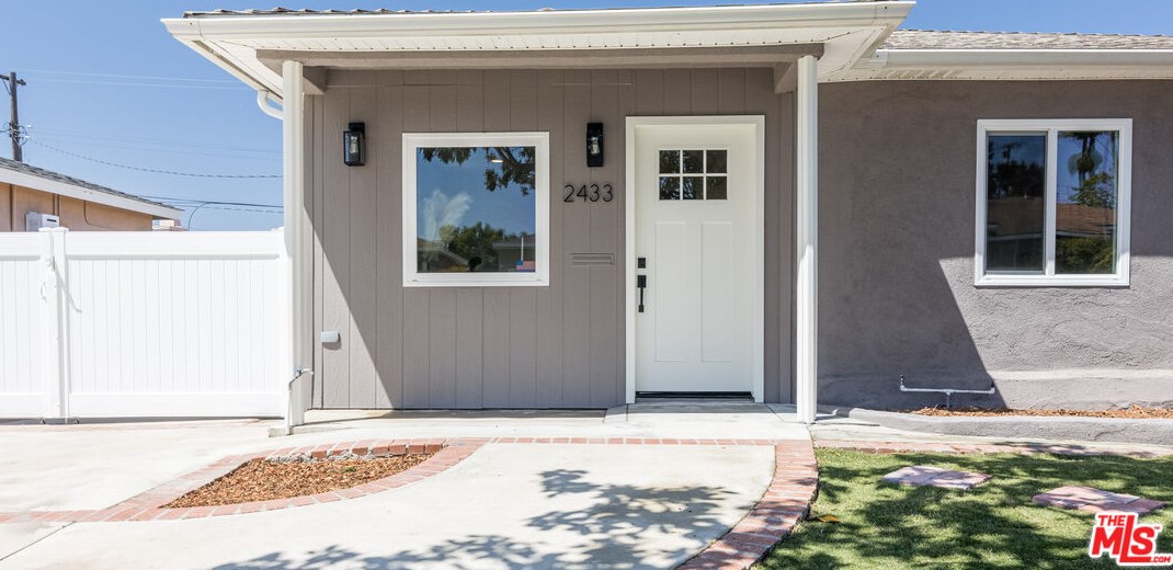 2433 238th St, Torrance, CA 90501-5920
