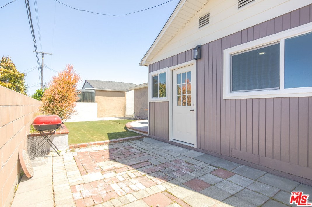 2433 238 St, Torrance CA  90505-4510 exterior