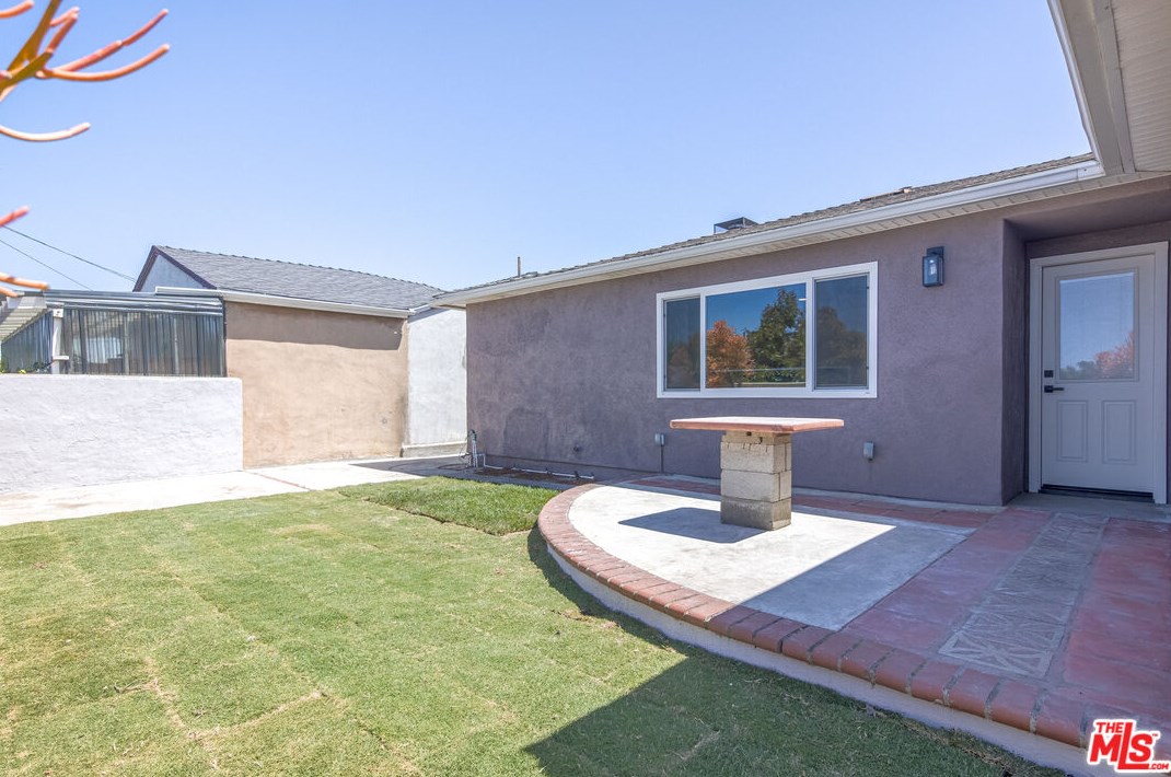 2433 238 St, Torrance CA  90505-4510 exterior