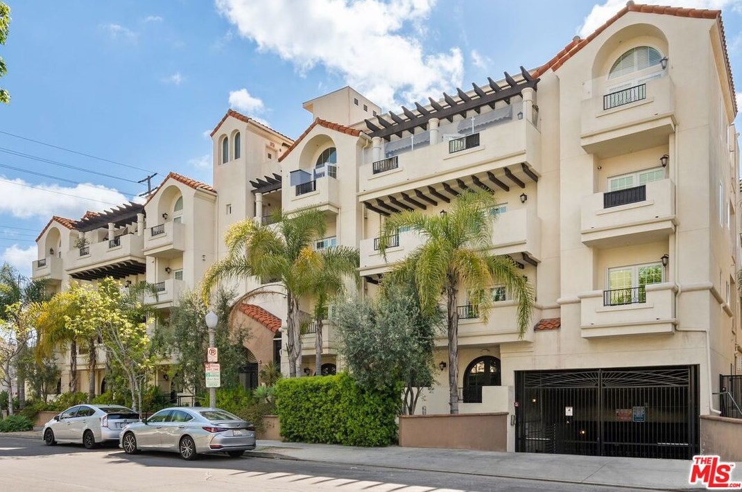1135 Rexford Dr, Los Angeles CA  90035-1230 exterior