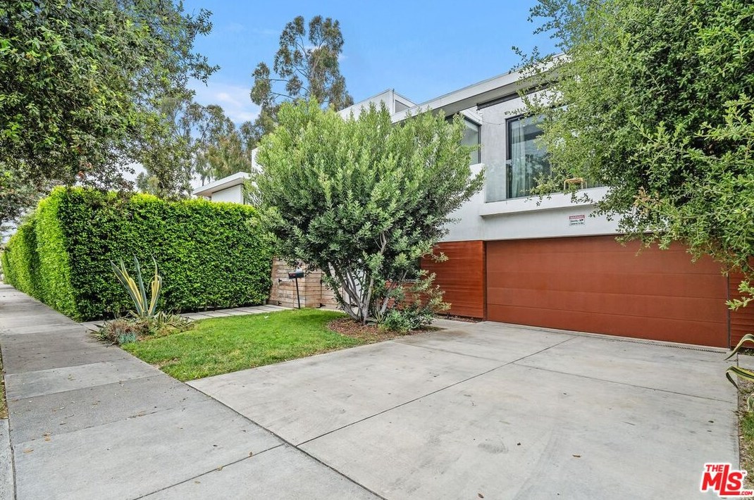 645 Pioneer Dr, Glendale, CA 91203