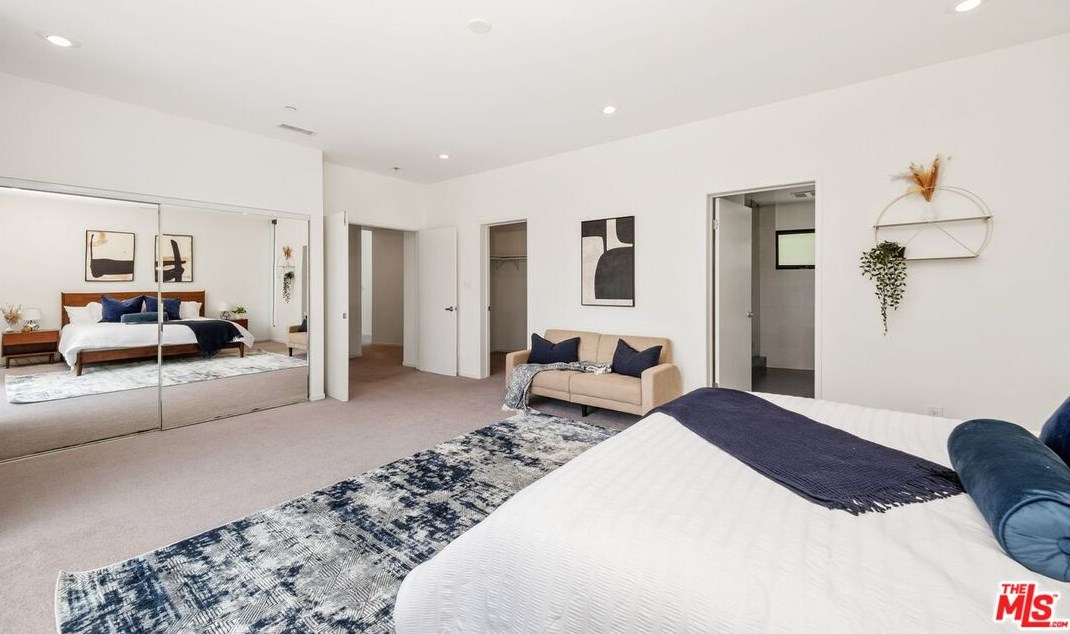 645 Pioneer Dr, Glendale CA  91203-1636 exterior