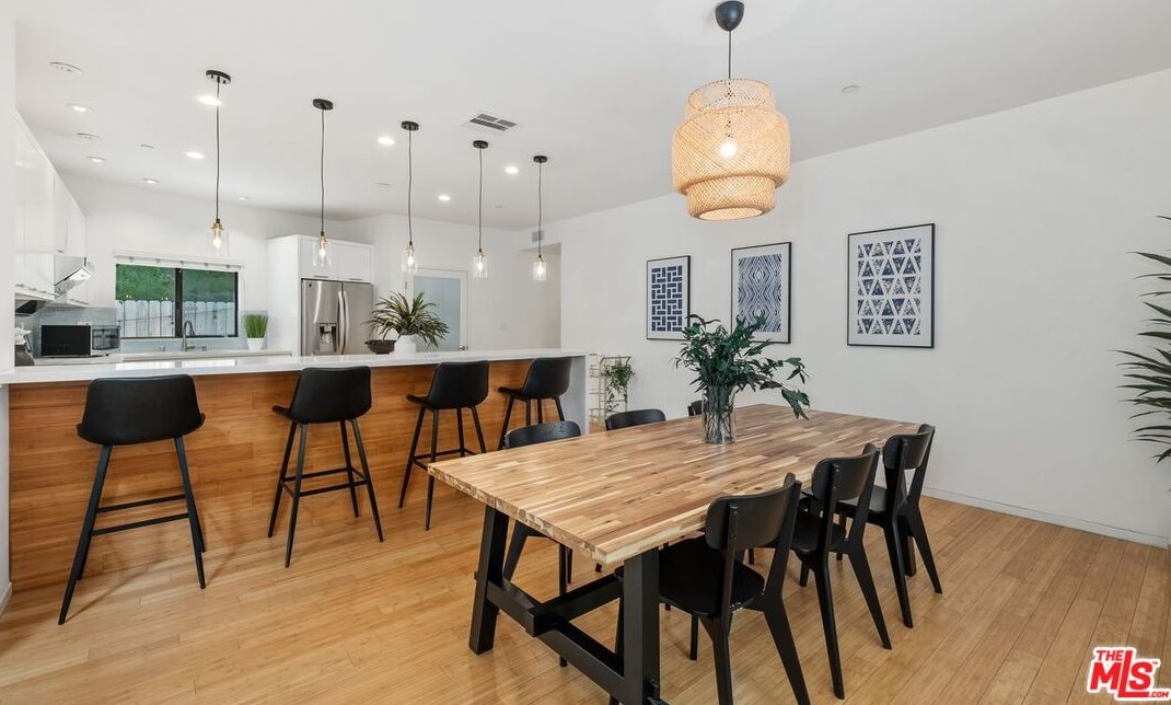 645 Pioneer Dr, Glendale CA  91203-1636 exterior