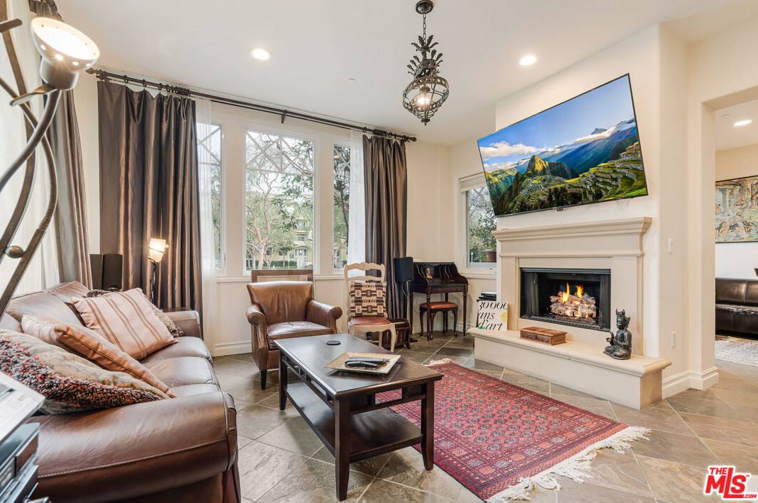 6241 Crescent Park, Los Angeles, CA 90094-3000