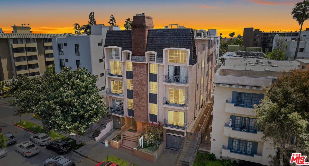 10960 Wellworth Ave #203, Los Angeles, CA 90024