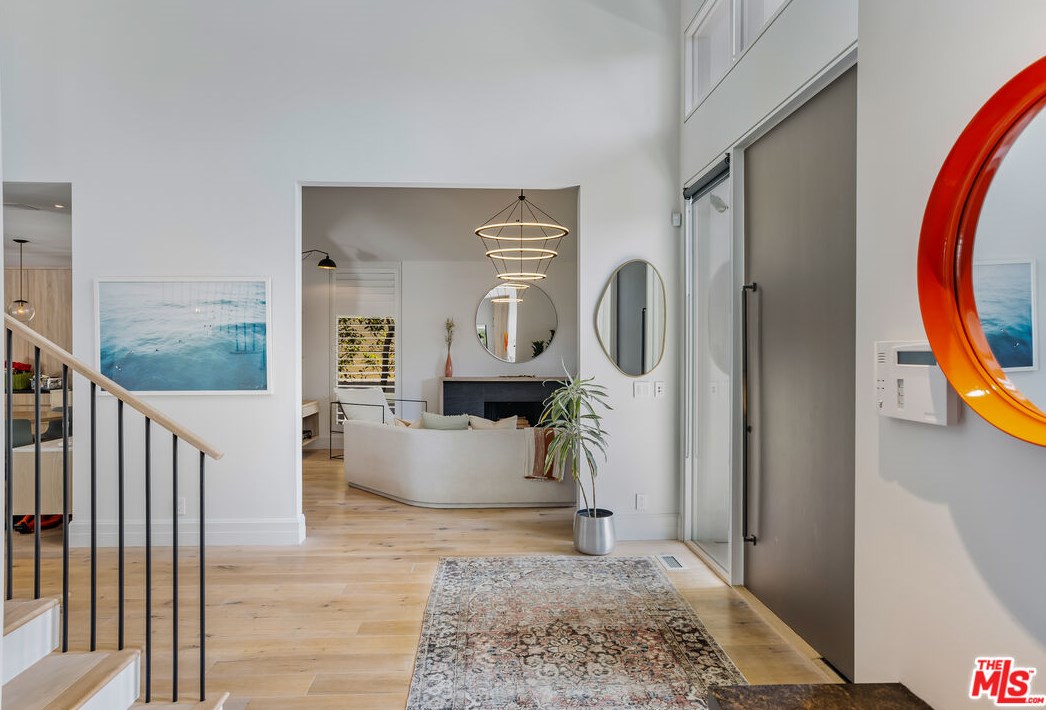 1002 Alta Ave, Santa Monica, CA 90402-2914