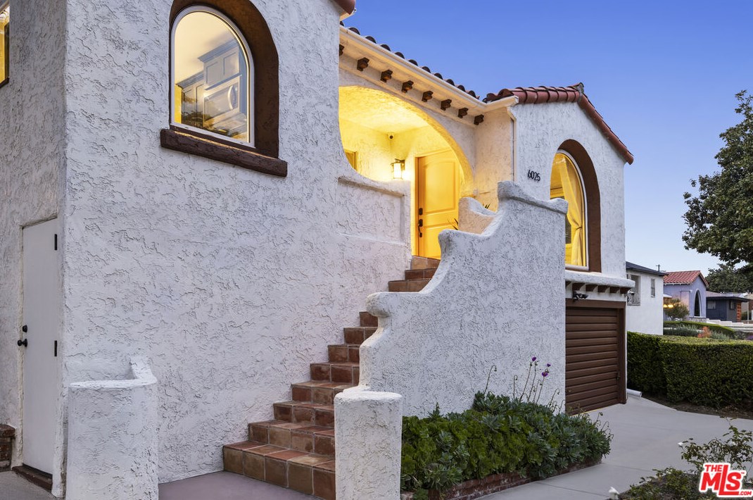 6025 S Verdun Ave, Los Angeles, CA 90043