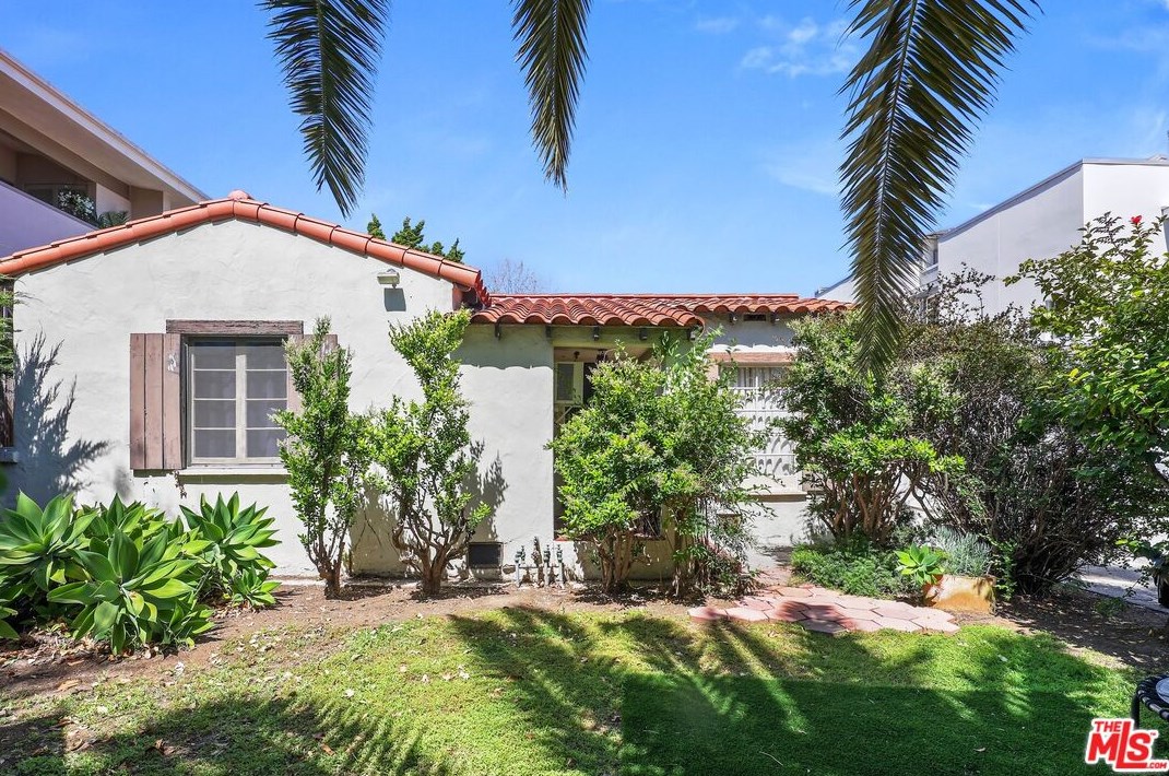 847 21st St, Santa Monica, CA 90403-2082