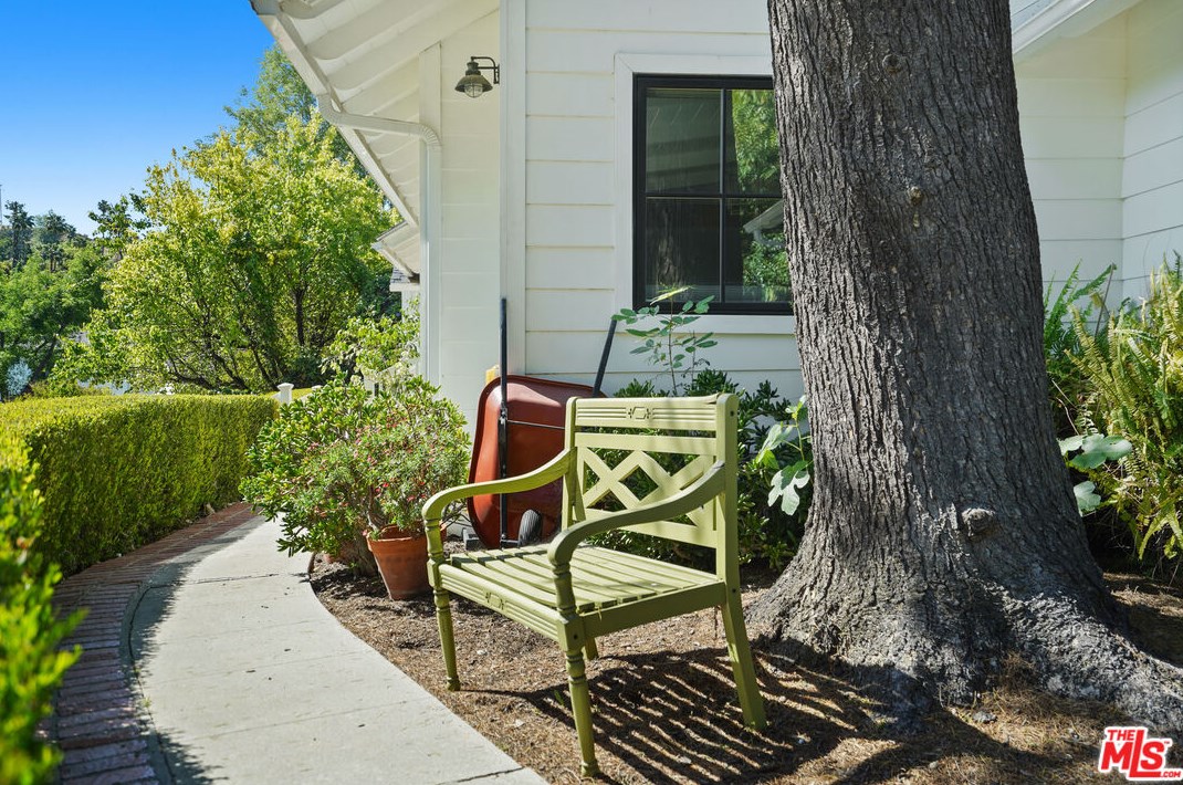 4459 White Oak Pl, Van Nuys, CA 91316-4332