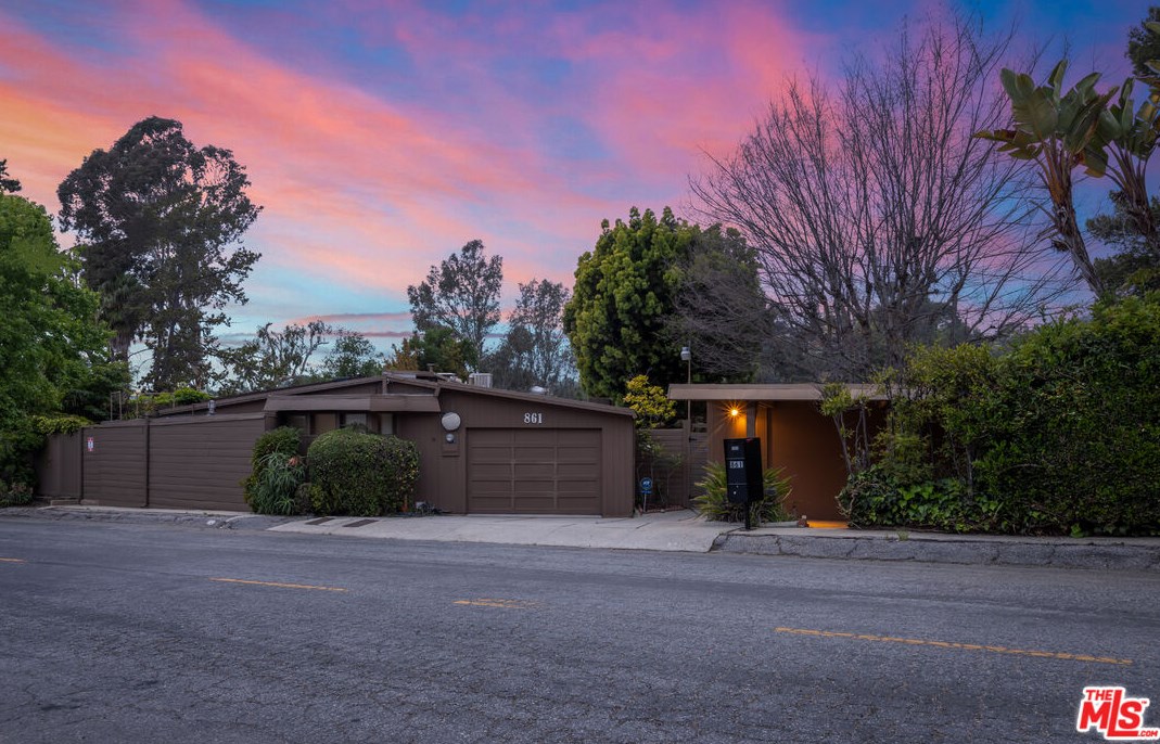 861 Hanley Ave, Los Angeles, CA 90049