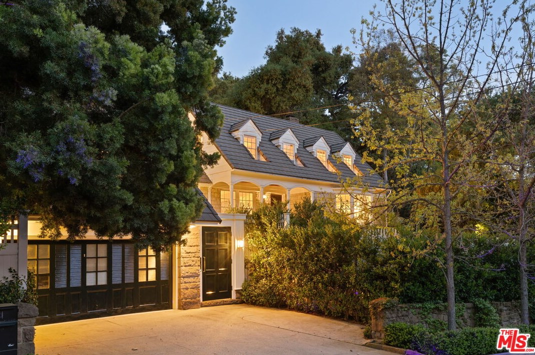 2370 Bowmont Dr, Beverly Hills, CA 90210-1809