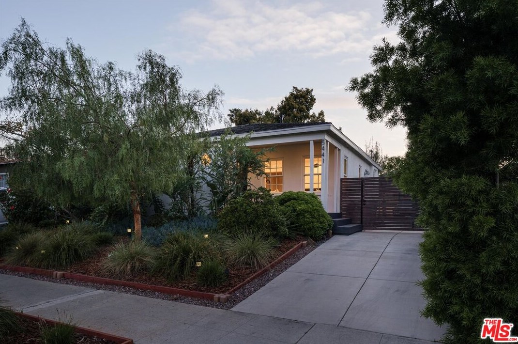 5441 Cartwright Ave, North Hollywood, CA 91601