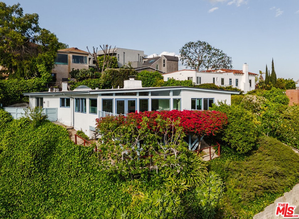 3123 Swan Pl, Los Angeles, CA 90026-1227