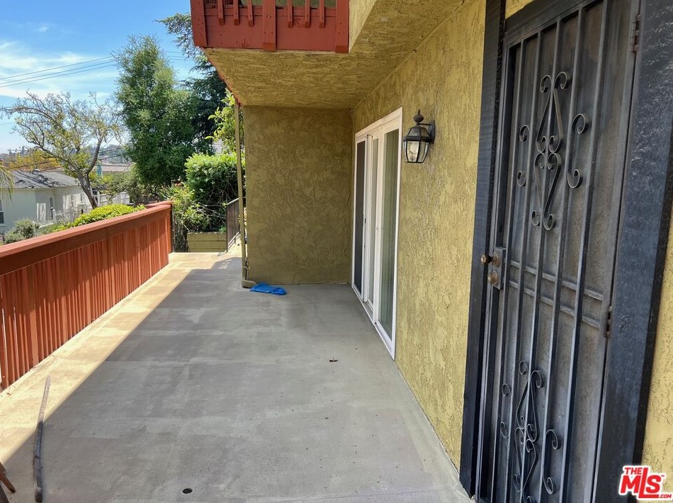 3333 Wood Ter, Los Angeles, CA 90027-2204