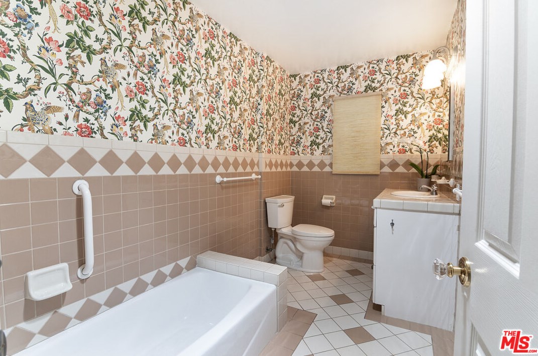 11840 Stanwood Dr, Los Angeles CA  90066-1122 exterior