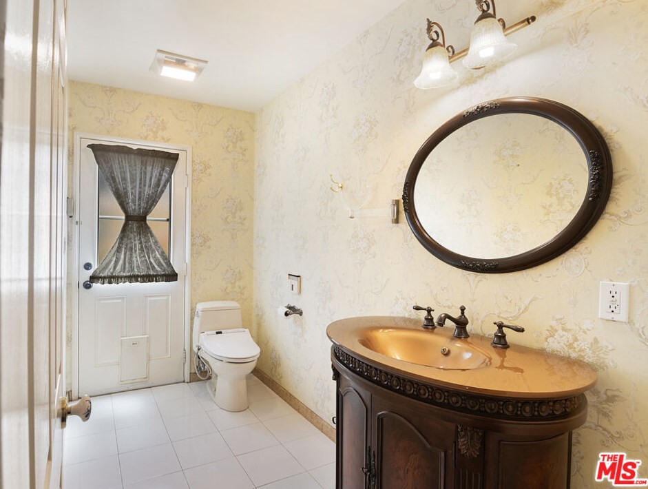 11840 Stanwood Dr, Los Angeles CA  90066-1122 exterior