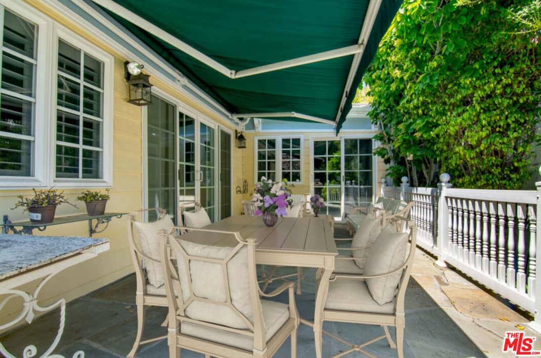 11840 Stanwood Dr, Los Angeles CA  90066-1122 exterior