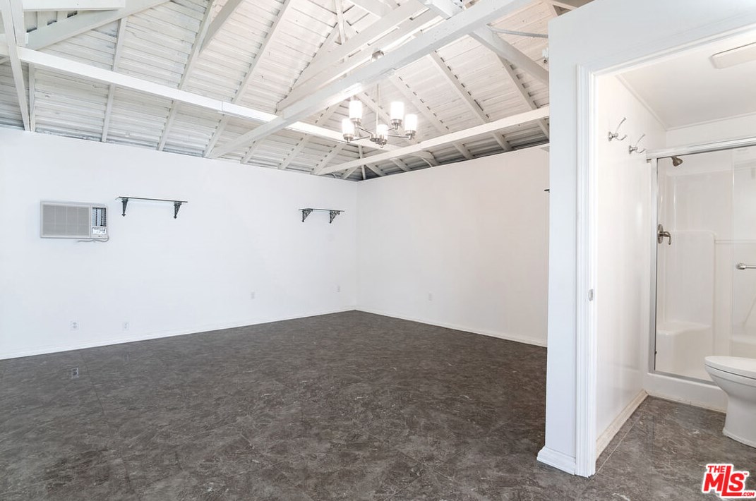 11840 Stanwood Dr, Los Angeles CA  90066-1122 exterior