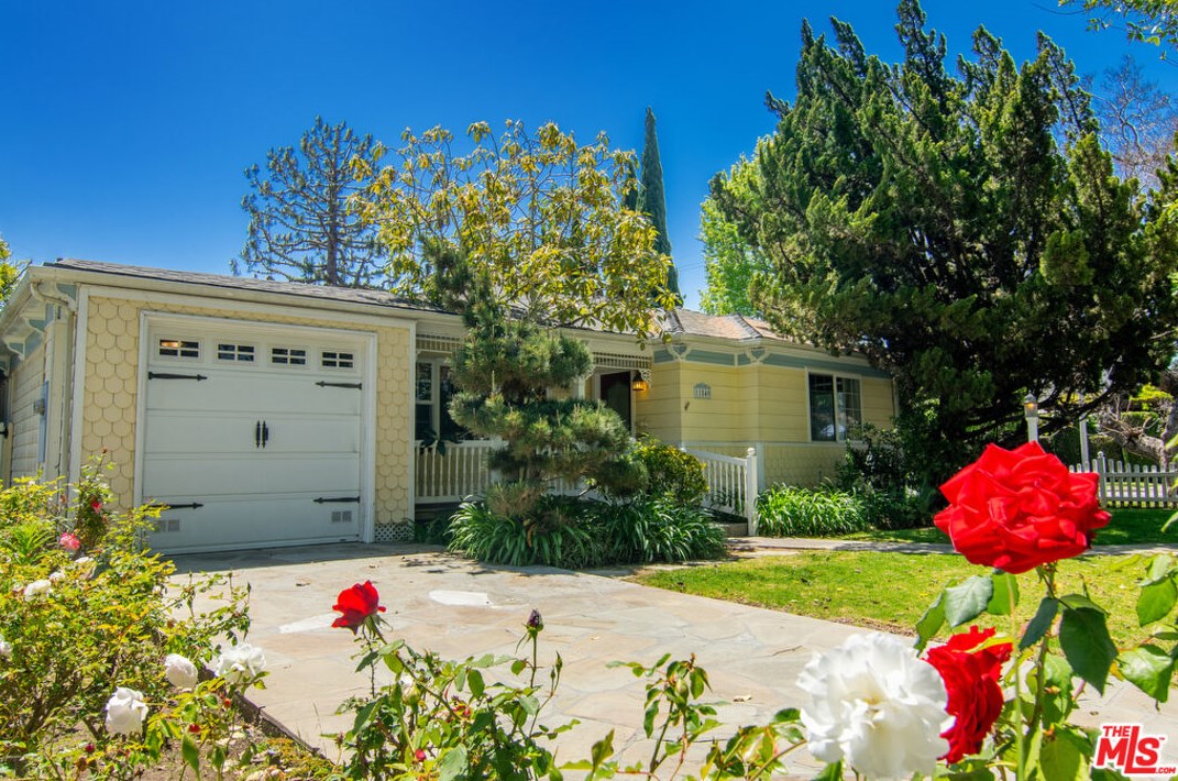 11840 Stanwood Dr, Los Angeles, CA 90066-1122