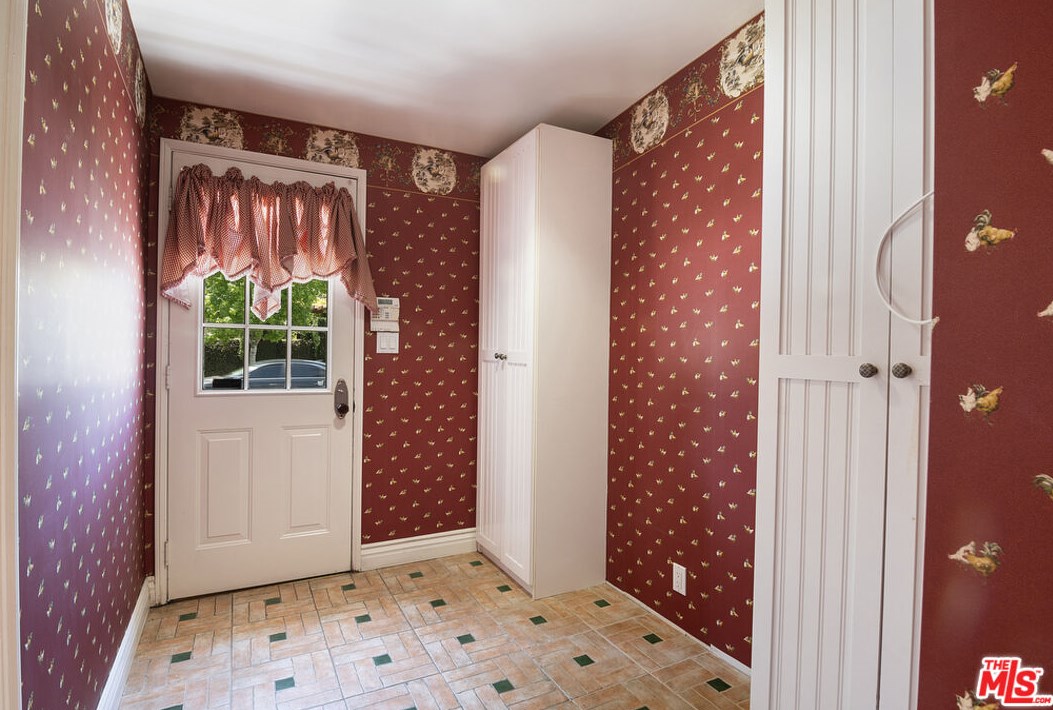 11840 Stanwood Dr, Los Angeles CA  90066-1122 exterior