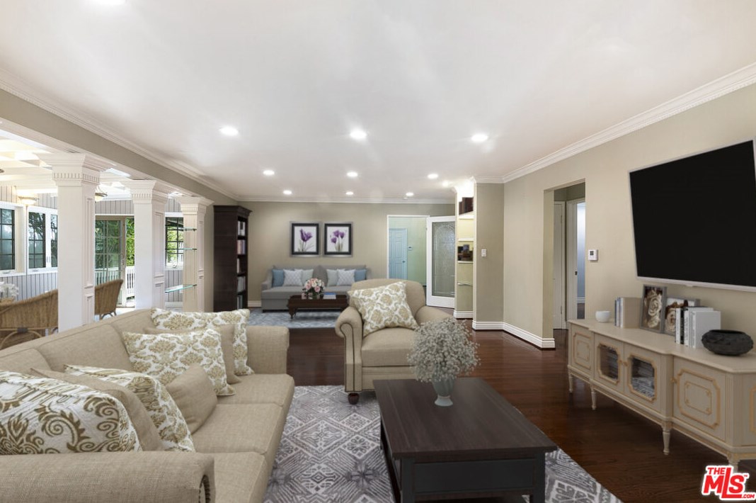 11840 Stanwood Dr, Los Angeles CA  90066-1122 exterior