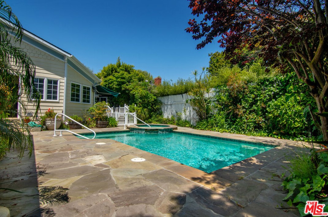 11840 Stanwood Dr, Los Angeles CA  90066-1122 exterior