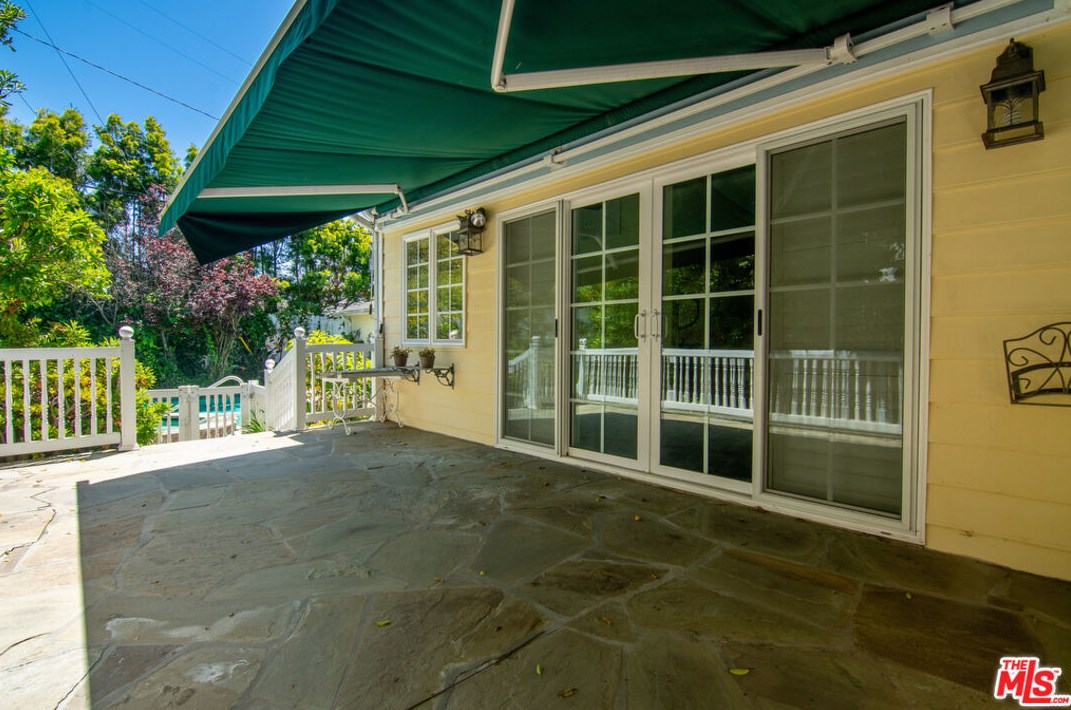 11840 Stanwood Dr, Los Angeles CA  90066-1122 exterior