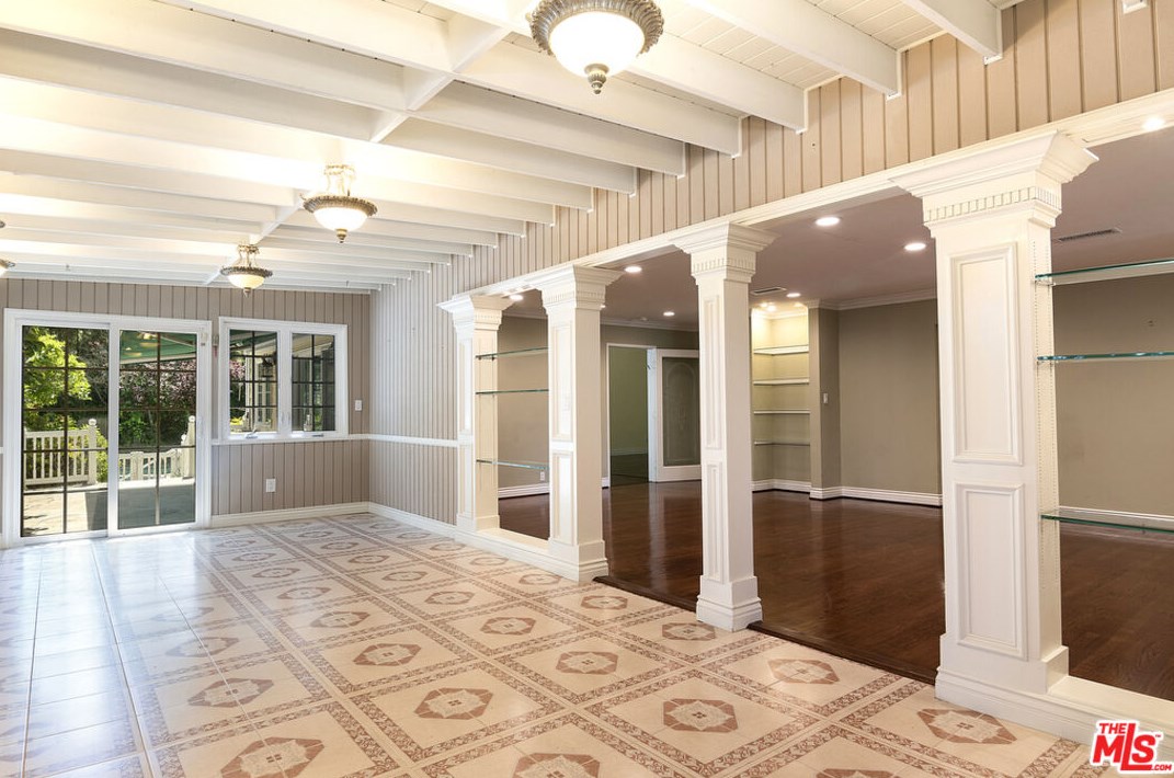 11840 Stanwood Dr, Los Angeles CA  90066-1122 exterior