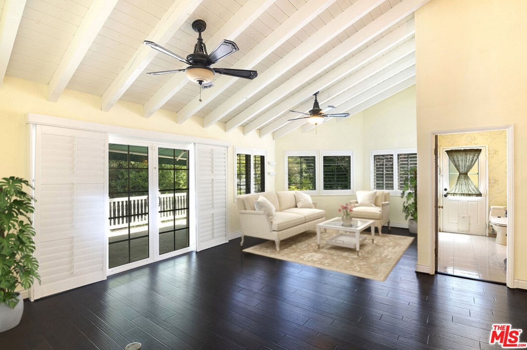 11840 Stanwood Dr, Los Angeles CA  90066-1122 exterior