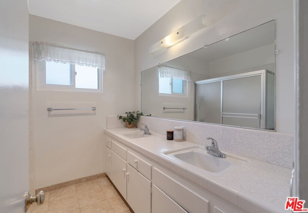 1505 Mariposa Ave, El Segundo CA 90245-3229 exterior