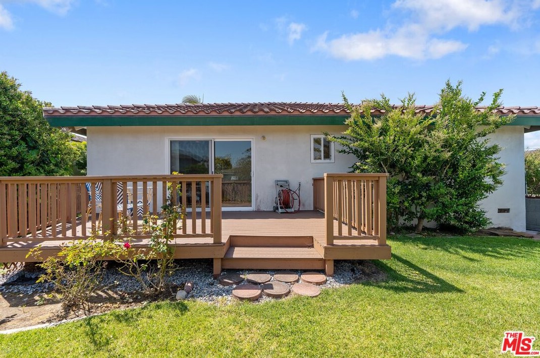 1505 Mariposa Ave, El Segundo CA 90245-3229 exterior