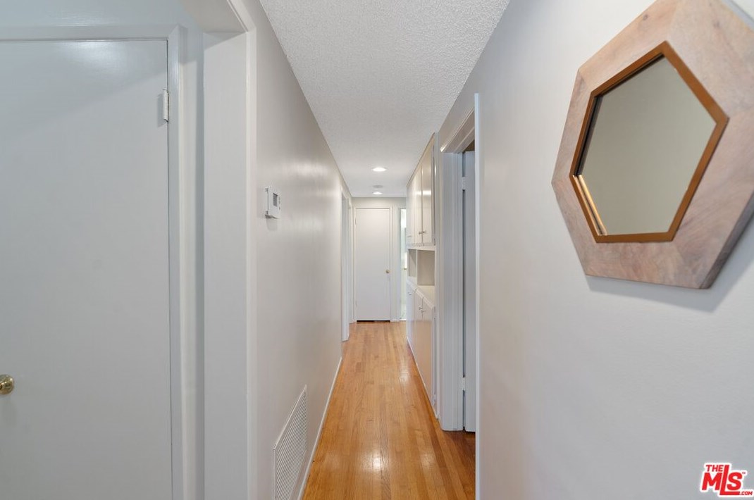 1505 Mariposa Ave, El Segundo CA 90245-3229 exterior